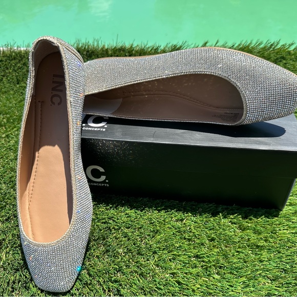 Inc Juney silver crystal flats size 7.5 - Picture 1 of 3